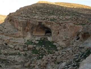 מערת צחבה. צילום נייג'ל גורינג־מוריס ומיקה אולמן